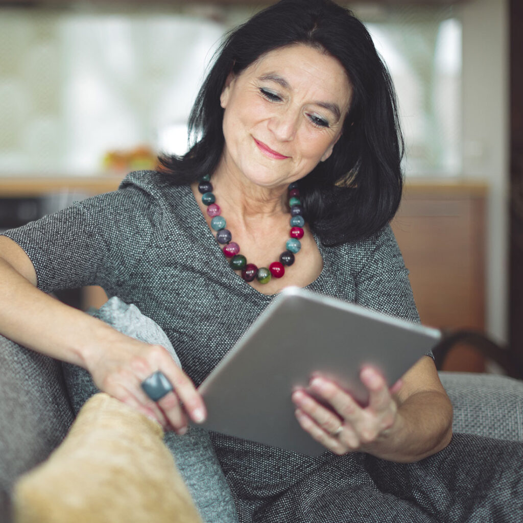 woman-with-ipad